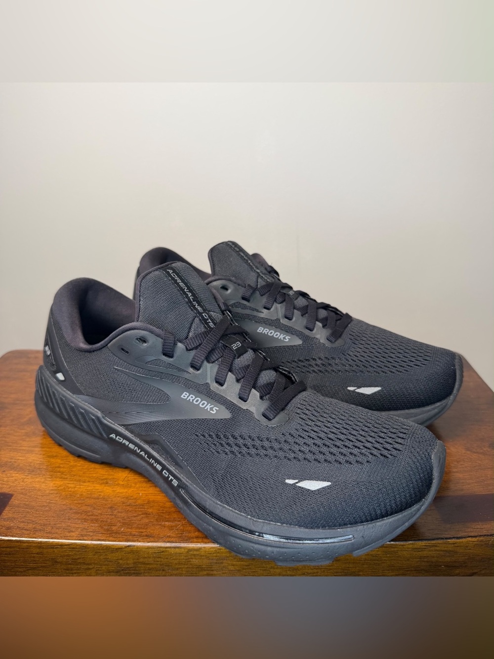 Brooks Adrenaline GTS 23 Mens 9 D Black Black Ebony Running Shoes 1103911D020